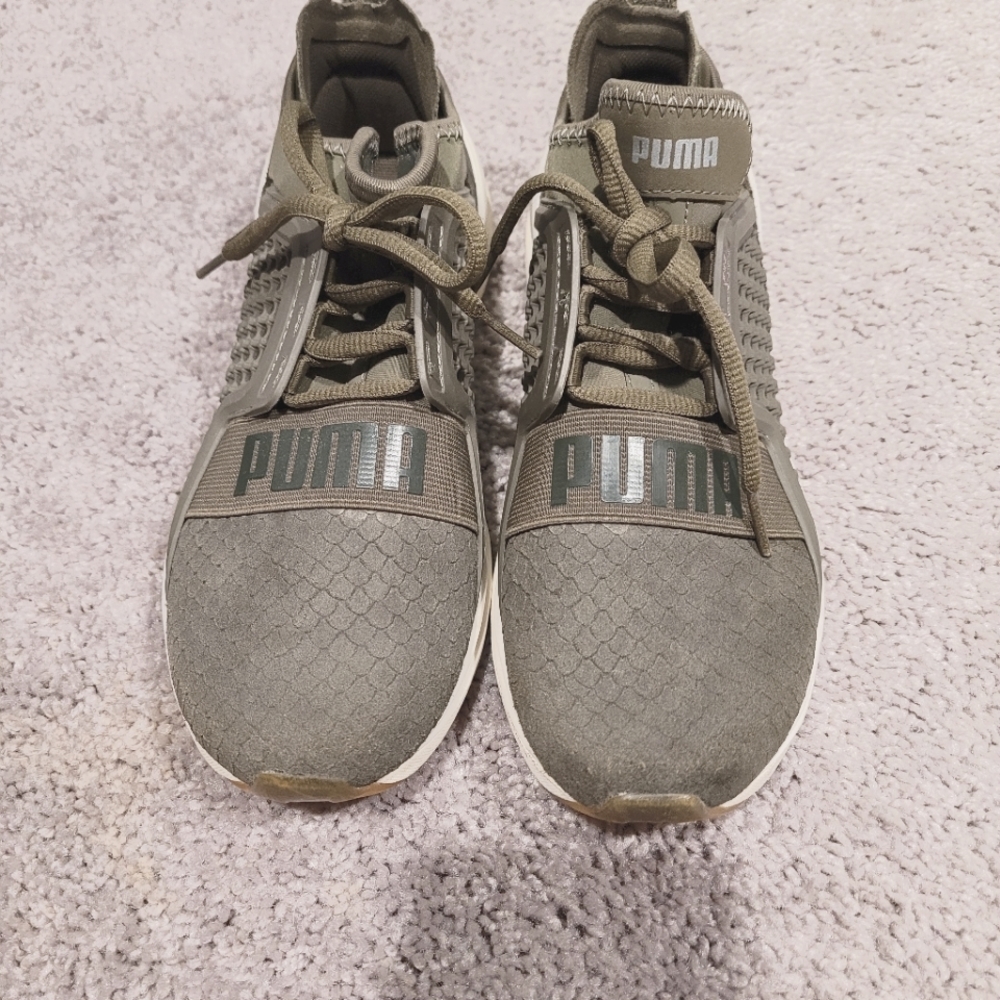 Puma Ignite tennis shoes